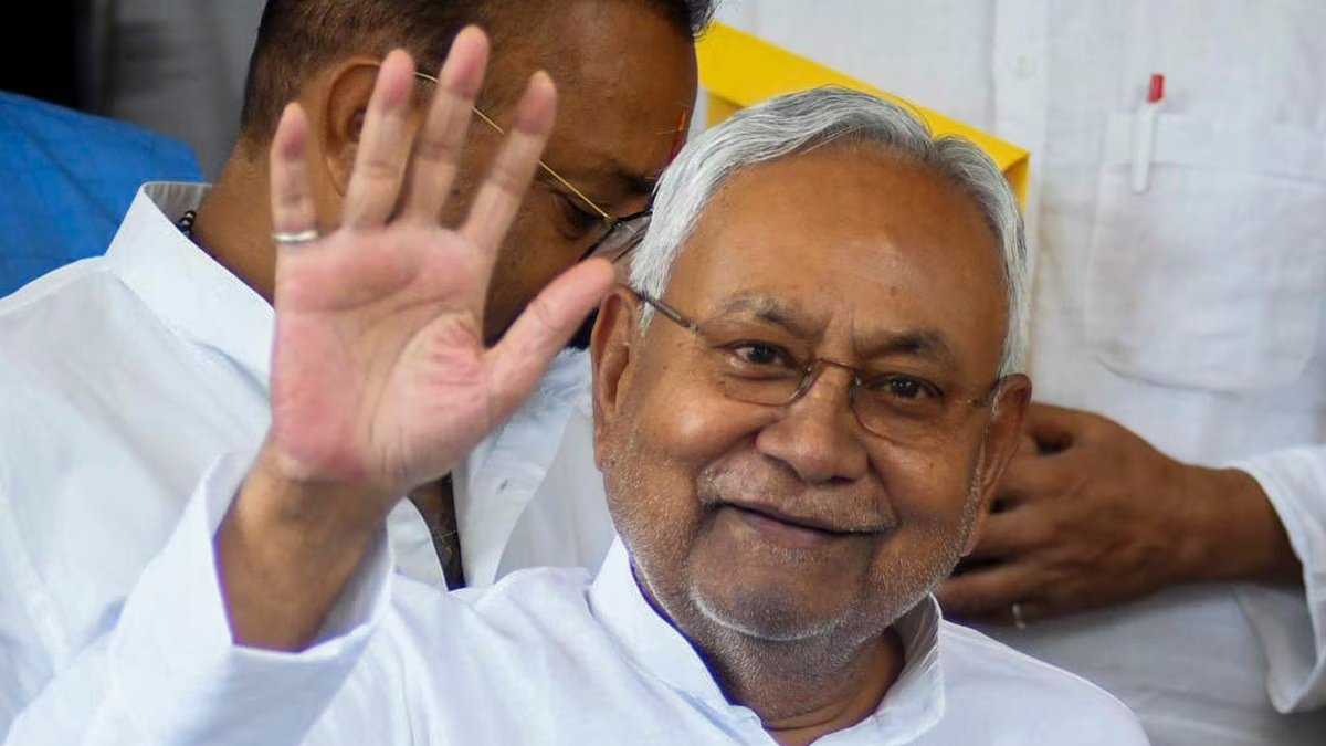 Nitish Kumar का बड़ा ऐलान पत्रकारों के लिए ₹15,000 मासिक Journalist Pension Yojana परिवारों को भी मिलेगा लाभ