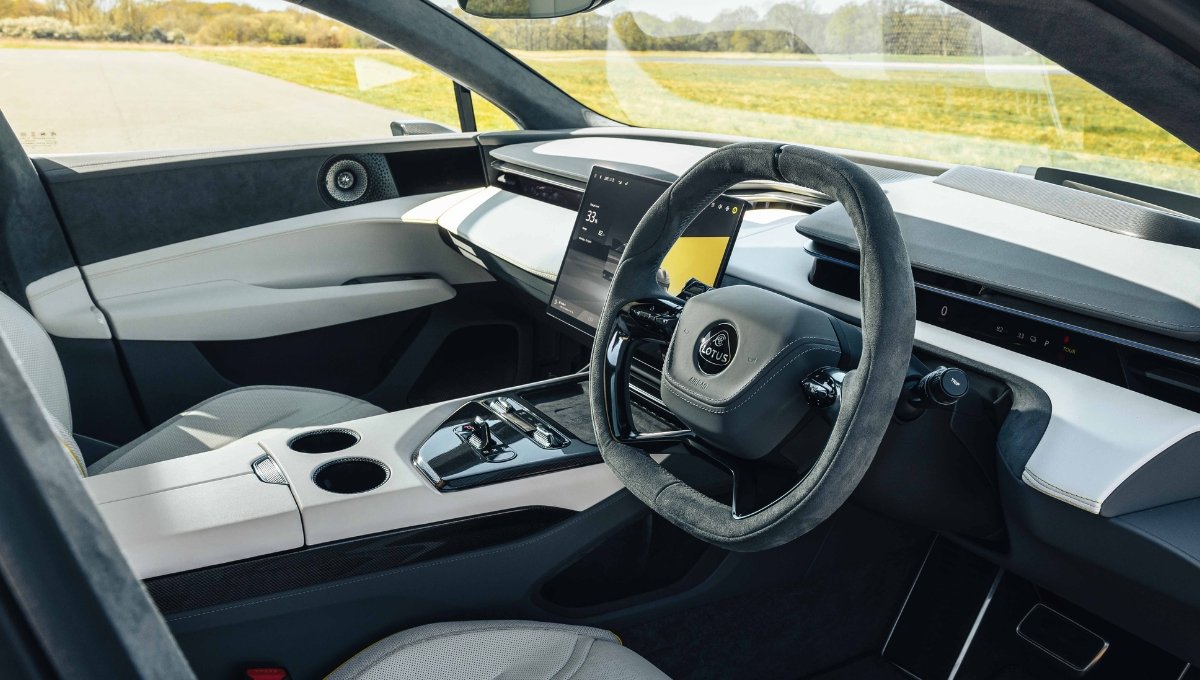 594bhp पावर और 250kmph स्पीड वाली Lotus Emeya Electric Car, कीमत 1.80 करोड़ से शुरू