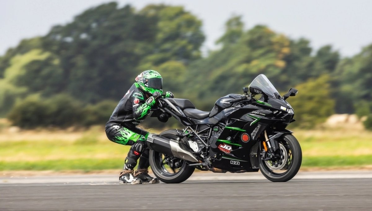 Kawasaki Ninja H2 SX: 31 लाख में सुपरस्पोर्ट लुक, 197.2 bhp की ताकत और 330km/h की रफ्तार