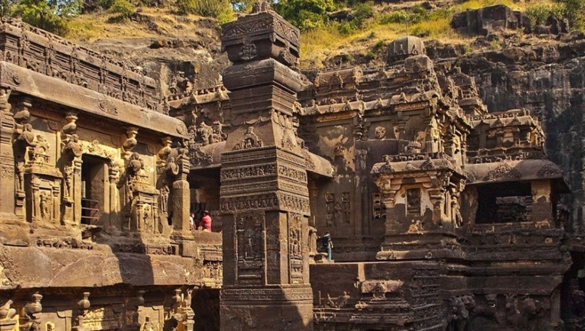 Maharashtra News: हम Mumbai को Maharashtra से अलग नहीं होने देंगे” ठाकरे की चेतावनी गूंज उठी