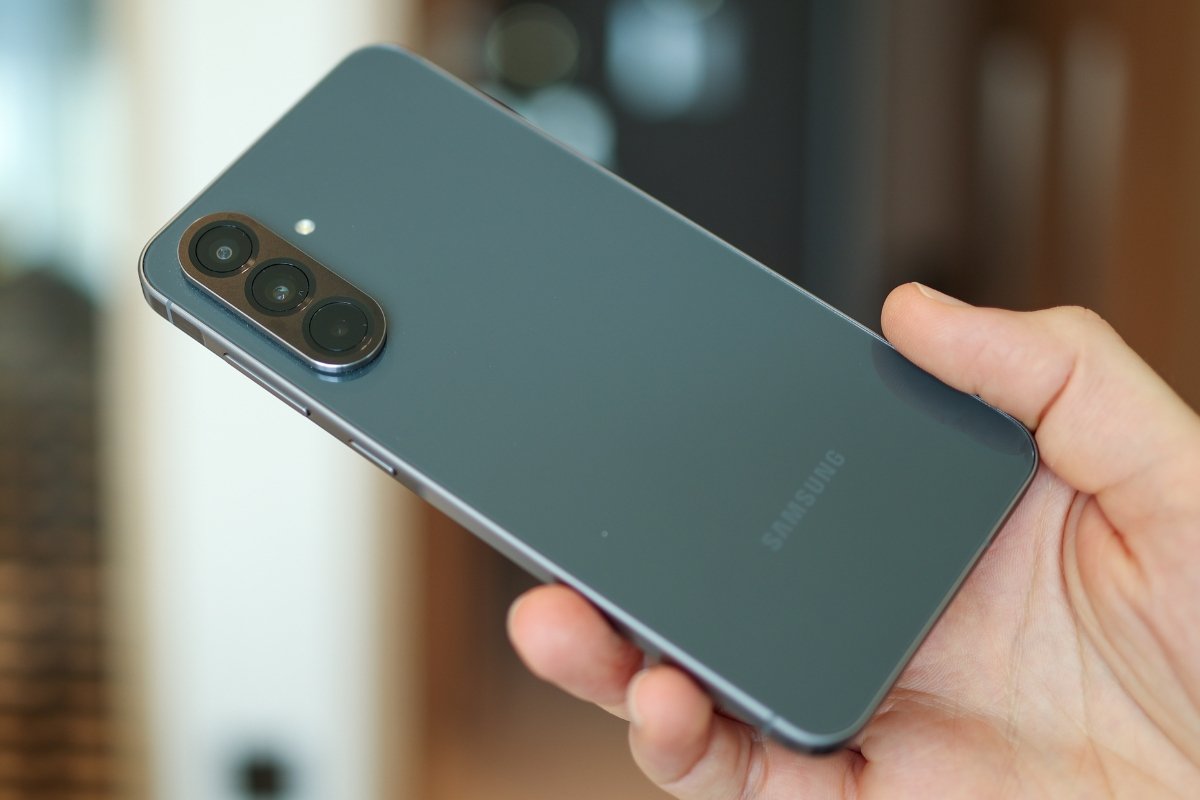 iPhone 16 Pro Max: Rs 1 लाख में जो मिला, वो किसी चमत्कार से कम नहीं