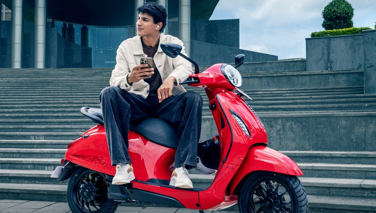 Bajaj Chetak Electric स्कूटर क्लासिक लुक, मॉडर्न फीचर्स और जानिए कीमत