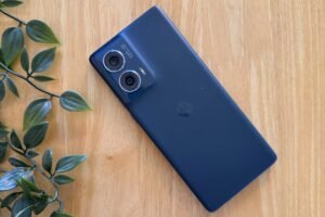 Motorola Edge 50 Fusion: प्रीमियम डिजाइन और दमदार फीचर्स वाला फोन, कीमत सिर्फ 18,080