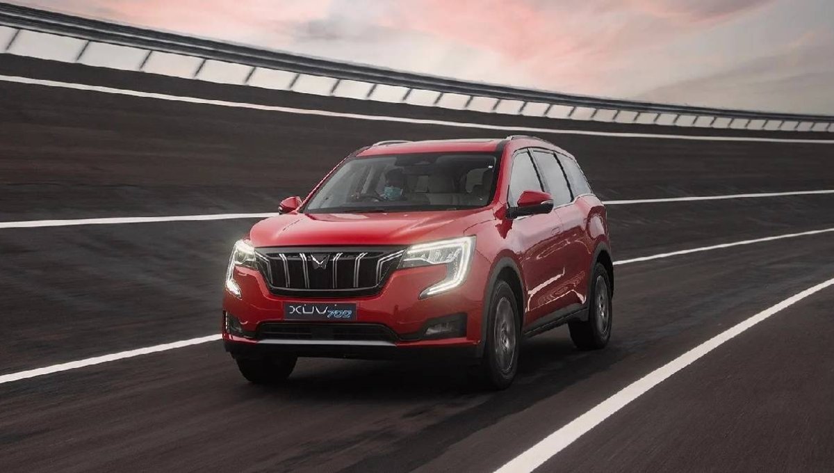 Mahindra XUV700 पर बंपर ऑफर, लाखों की बचत का मौका