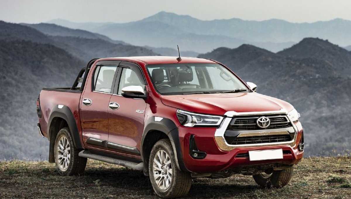 Toyota Hilux 2025: दमदार पिकअप ट्रक, 12-14 kmpl माइलेज और किफायती ₹35 लाख की कीमत