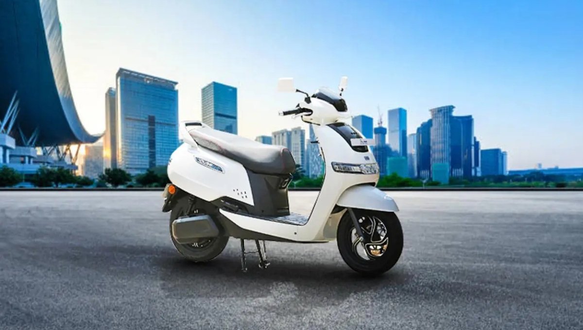 TVS iQube: स्मार्ट फीचर्स और 212 किमी रेंज 96,000 से शुरू
