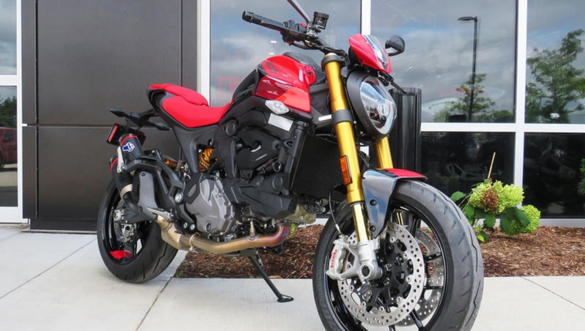 Ducati Monster 2025: 111 bhp पावर, 188 किग्रा वजन, स्टाइलिश डिज़ाइन और कीमत के साथ