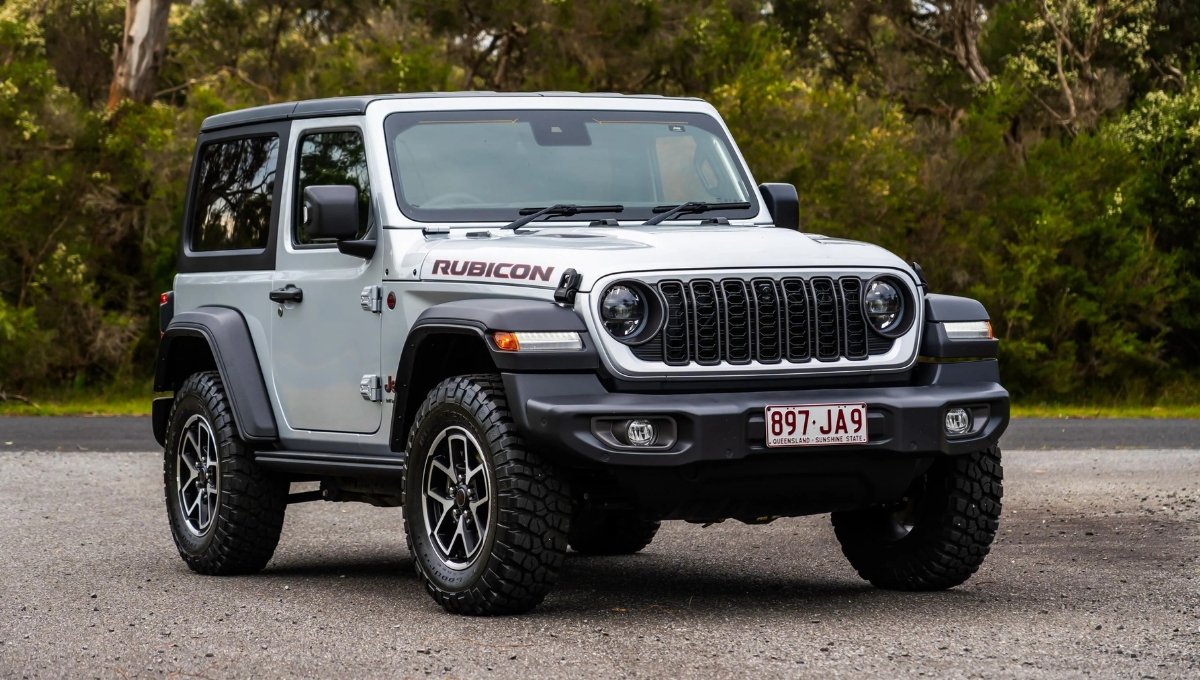 Jeep Wrangler 2025: दमदार लग्जरी SUV, 10.6 kmpl माइलेज और शानदार कीमत के साथ