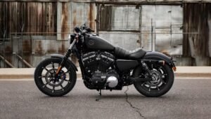 Harley Davidson Iron 883: 69 Nm टॉर्क, एयर-कूल्ड इंजन और शानदार डिज़ाइन के साथ ₹11.97 लाख में