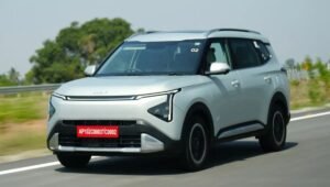 Kia Carens Clavis EV: 17.99 लाख की कीमत, 300+ Km रेंज और सिर्फ 3 लाख डाउन पेमेंट पर घर लाएं