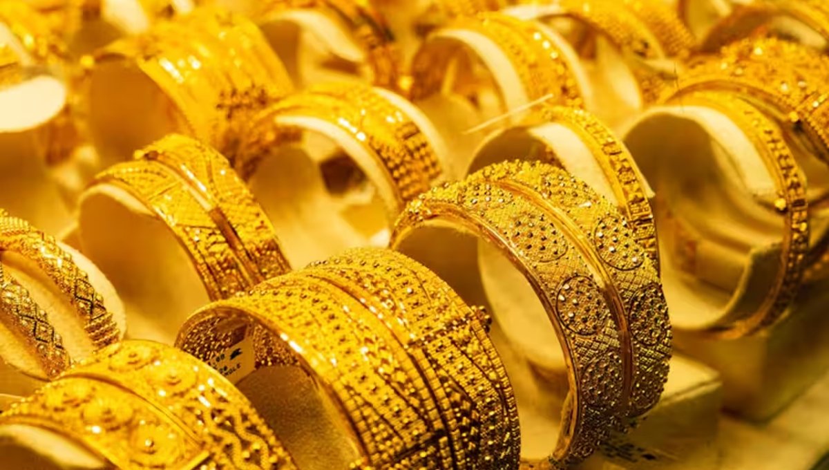 Gold Price Surge 2025: महंगे दामों के बावजूद भारतीयों की सोने की लत कैसे बनी रहेगी