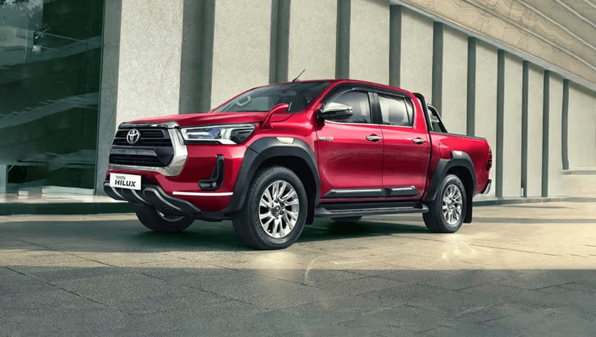 Toyota Hilux 2025: दमदार पिकअप ट्रक, 12-14 kmpl माइलेज और किफायती ₹35 लाख की कीमत