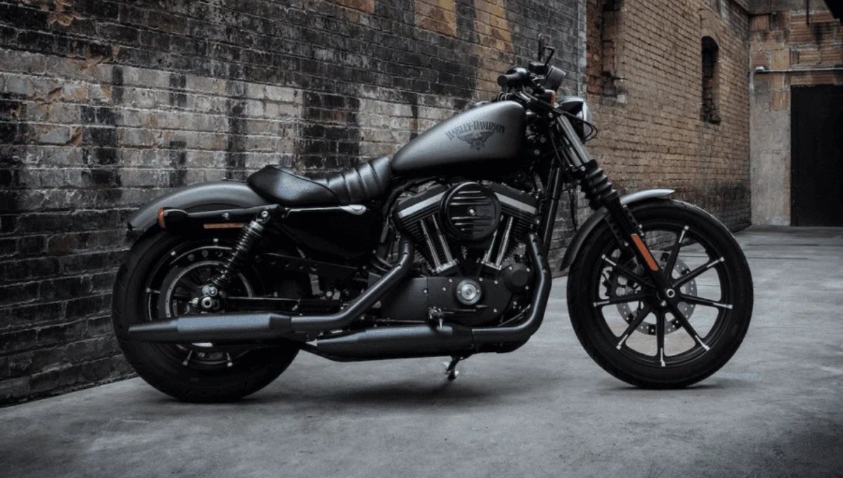 Harley Davidson Iron 883: 69 Nm टॉर्क, एयर-कूल्ड इंजन और शानदार डिज़ाइन के साथ ₹11.97 लाख में