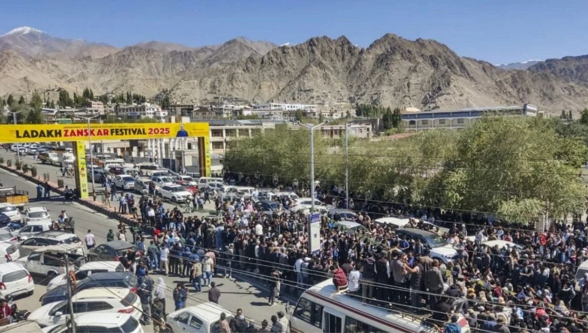 Ladakh protests news: हिंसा और विरोध के बीच केंद्र और स्थानीय संगठन आमने-सामने