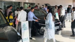 सितंबर 2025 में Auto Sale में उछाल, दोपहिया 60 km/l, कारें किफायती कीमतों में उपलब्ध