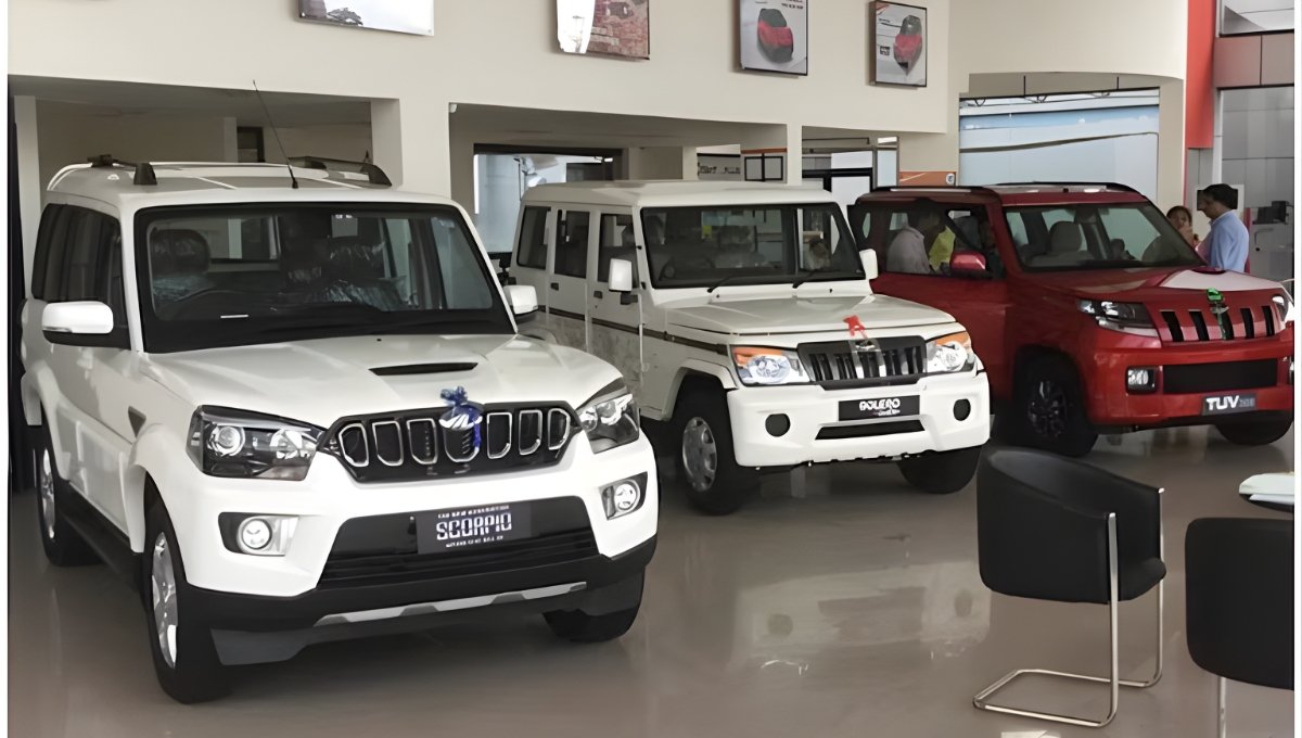 Car Discount: सिर्फ ₹3 लाख में शुरू करें अपनी नई कार की कहानी, समझिए कैसे बनेगा सपना हकीकत