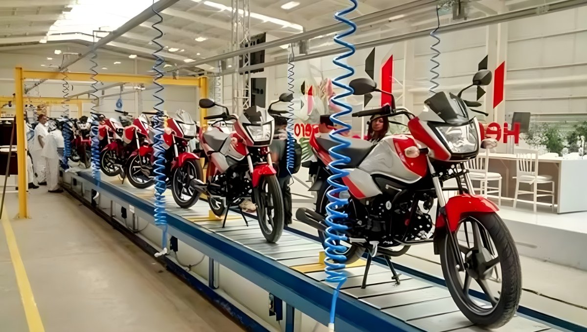 सितंबर 2025 में Auto Sale में उछाल, दोपहिया 60 km/l, कारें किफायती कीमतों में उपलब्ध