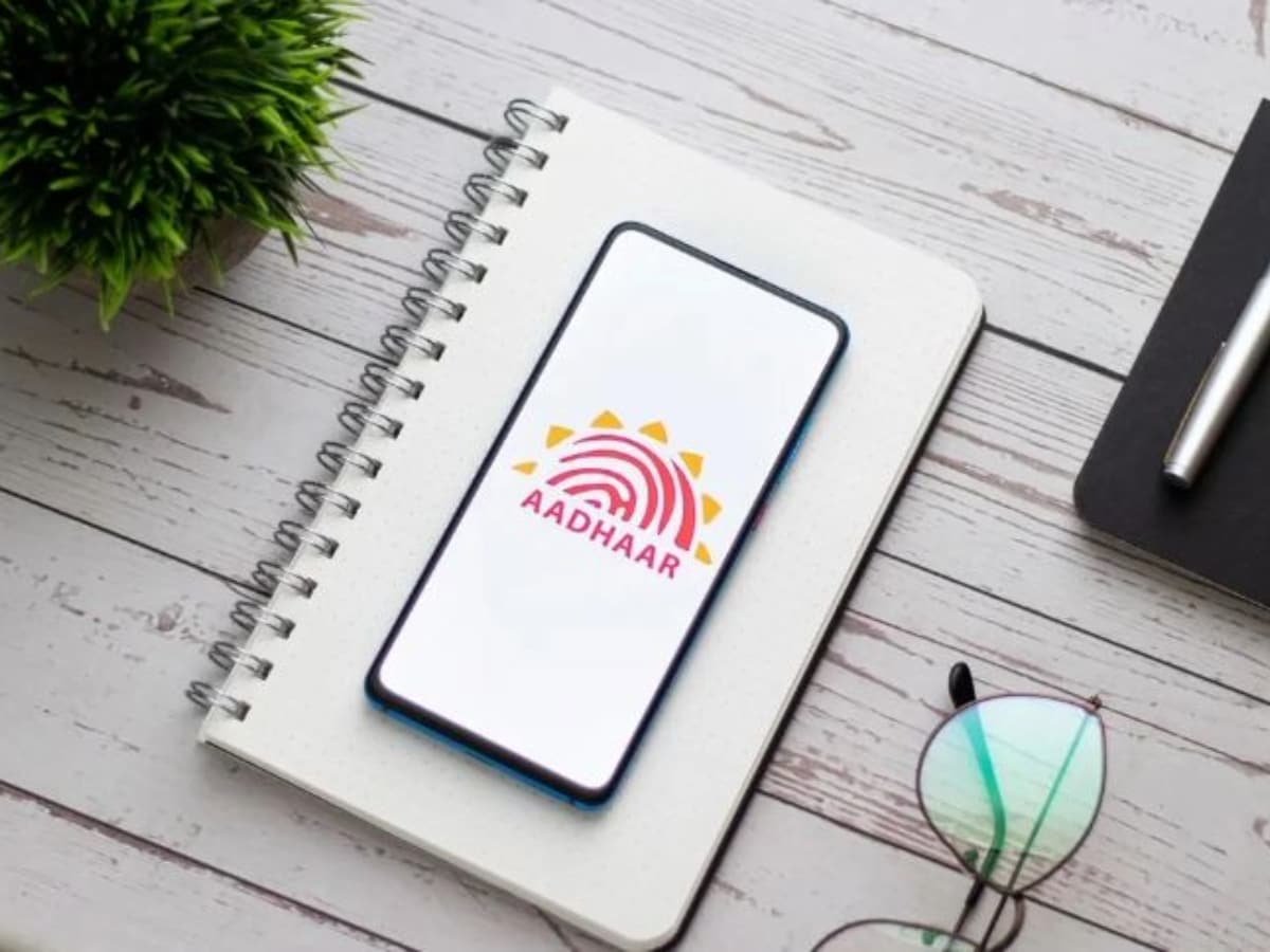 मोबाइल पर मिनटों में डाउनलोड करें Aadhaar Card: जानिए पूरा आसान तरीका