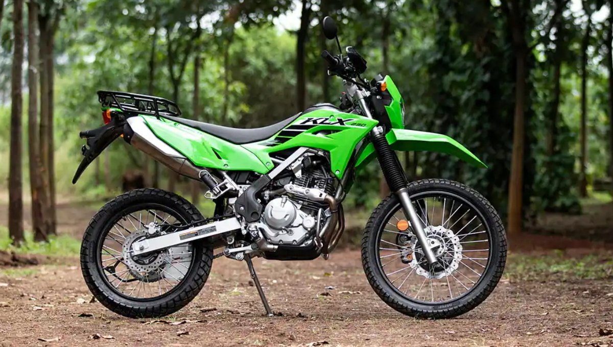 Kawasaki KLX230 2026: 10 साल वारंटी और बेहतरीन ऑफ-रोडिंग अनुभव वाली नई बाइक