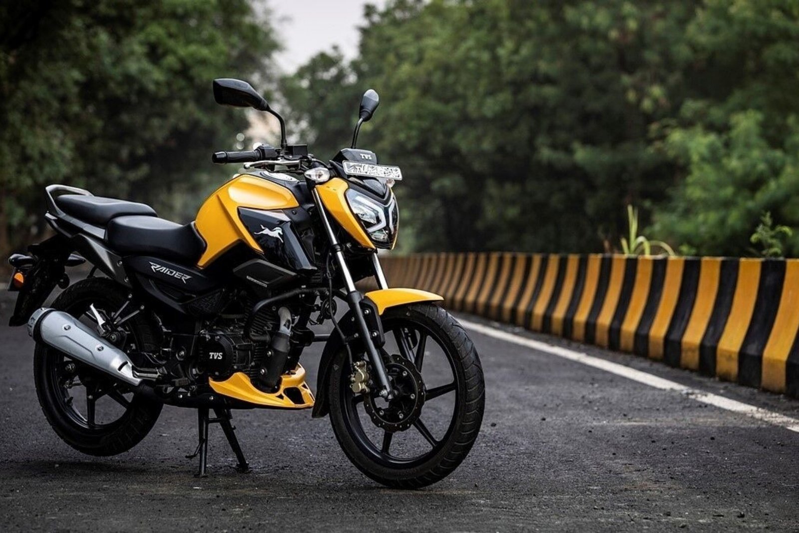 TVS Raider 125 Price Hike 2026: नई कीमत नए अपडेट और खरीदने से पहले पूरी सच्चाई