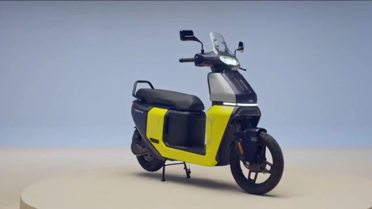 TVS Orbiter Vs Bajaj Chetak 