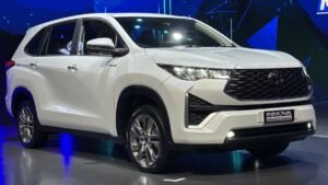 Toyota Innova Hycross